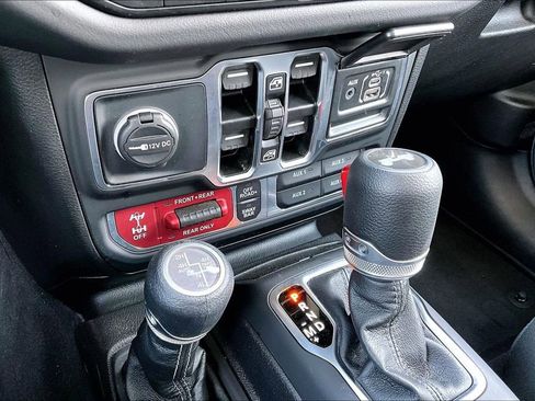 Used 2025 Jeep Wrangler Unlimited Rubicon 4xe w/ Convenience Group image 12