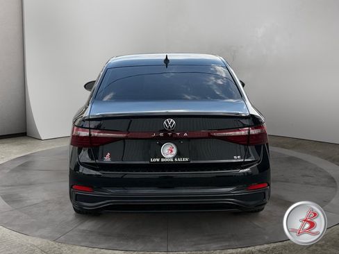 Used 2025 Volkswagen Jetta SE FWD image 6