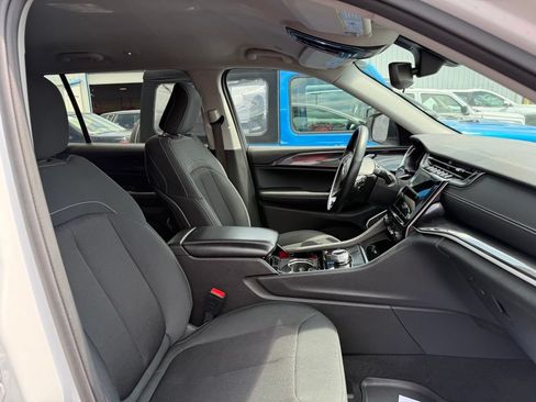 Used 2021 Jeep Grand Cherokee L Laredo w/ Luxury Tech Group I AWD/4WD image 16