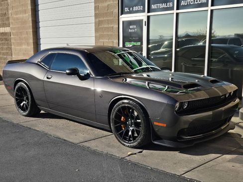 Used 2020 Dodge Challenger SRT Hellcat image 7