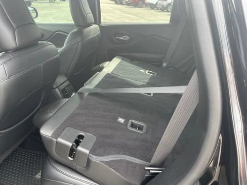 Used 2021 Jeep Cherokee Trailhawk w/ Technology Group AWD/4WD image 57