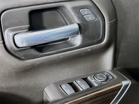 Used 2021 Chevrolet Silverado 1500 LT Trail Boss w/ Convenience Package II image 9