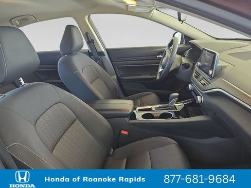 Used 2024 Nissan Altima 2.5 SV FWD image 17