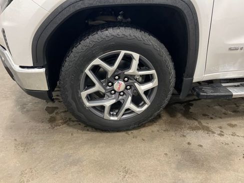 Used 2022 GMC Sierra 1500 SLT w/ SLT Premium Plus Package image 18