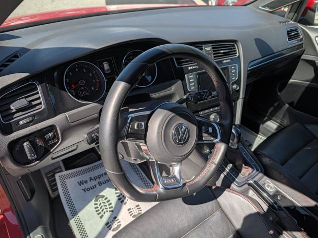 Used 2015 Volkswagen GTI SE FWD image 32