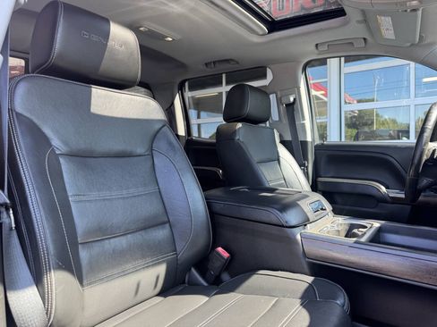 Used 2018 GMC Sierra 2500 Denali w/ Duramax Plus Package AWD/4WD image 40