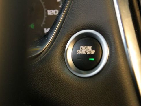 Used 2023 Chevrolet Traverse LT image 25