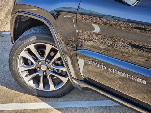 Used 2018 Jeep Grand Cherokee Overland image 11