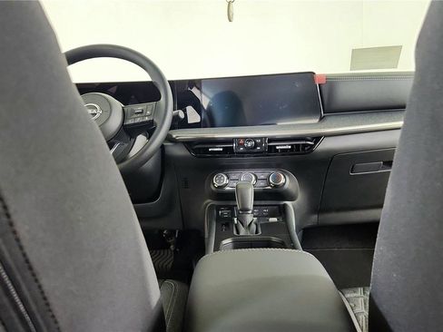 Used 2025 Nissan Kicks SV image 19