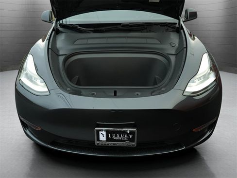 Used 2024 Tesla Model Y 2WD image 16