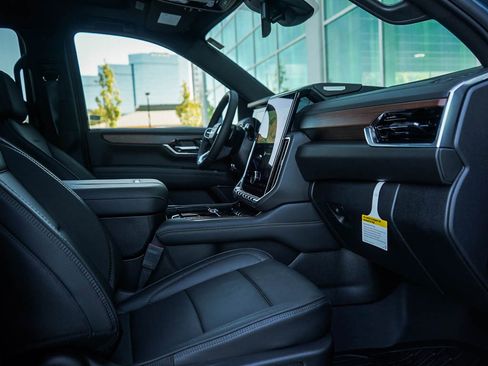 New 2026 GMC Yukon Denali w/ Sun & Power Step Package image 11