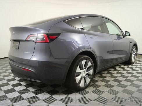 Used 2023 Tesla Model Y Long Range image 3
