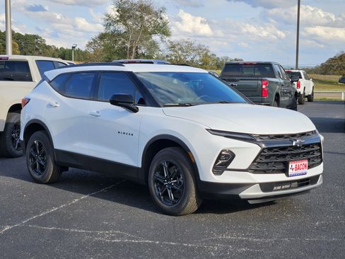 New 2026 Chevrolet Blazer LT image 3