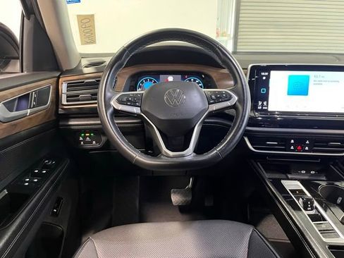 Used 2024 Volkswagen Atlas SE image 21