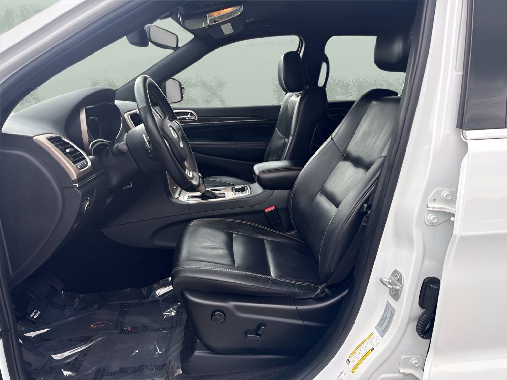 Used 2017 Jeep Grand Cherokee Limited AWD/4WD image 9