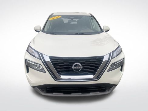 Used 2023 Nissan Rogue SV image 2