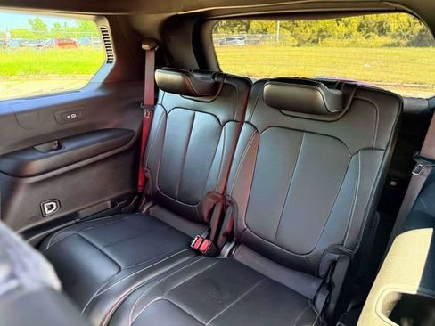 Used 2025 Jeep Grand Cherokee L Limited w/ Black Appearance Package AWD/4WD image 15