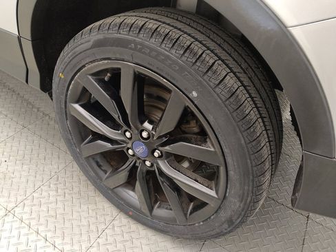 Used 2017 Ford Escape SE w/ SE Sport Appearance Package image 31