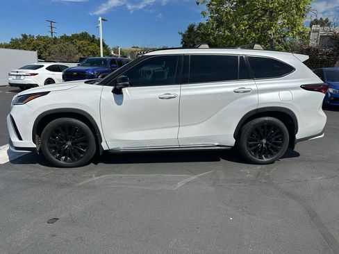 Used 2024 Toyota Highlander XSE image 2