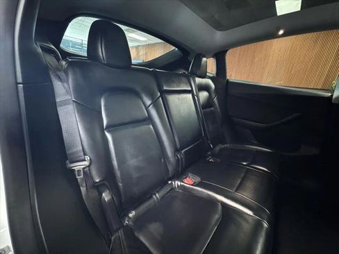 Used 2020 Tesla Model Y Long Range image 11