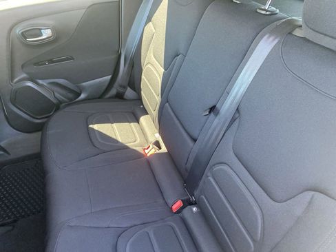 Used 2021 Jeep Renegade Latitude w/ Convenience Group AWD/4WD image 15