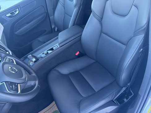 Certified 2025 Volvo XC60 B5 Core image 19