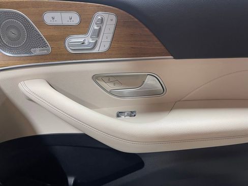Used 2024 Mercedes-Benz GLS 450 4MATIC image 28
