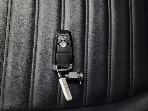 Used 2022 Ford Edge SEL image 52