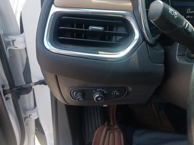Used 2024 Chevrolet Equinox Premier FWD image 7