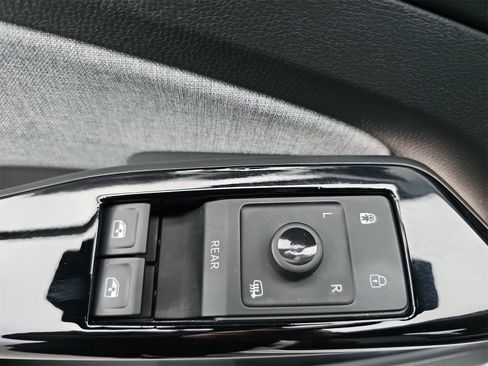 Certified 2023 Volkswagen ID.4 2WD image 25