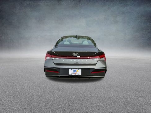 New 2025 Hyundai Elantra Limited image 19