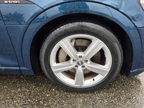 Used 2019 Audi e-tron Premium Plus image 9