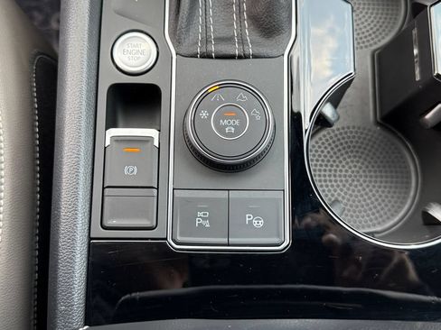 Used 2023 Volkswagen Atlas Cross Sport SEL Premium R-Line AWD/4WD image 20