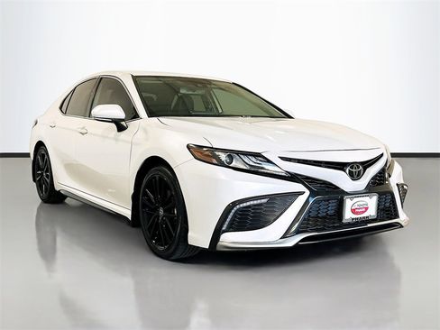 Used 2023 Toyota Camry XSE image 3