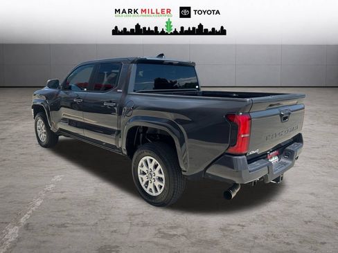 Certified 2025 Toyota Tacoma SR5 AWD/4WD image 3
