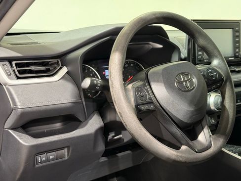 Used 2021 Toyota RAV4 LE image 17