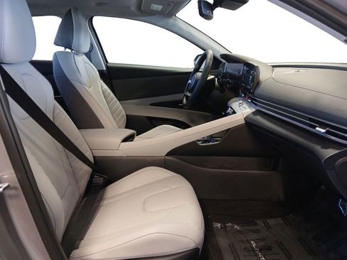 New 2025 Hyundai Elantra Limited FWD image 15