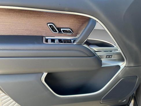 New 2025 Land Rover Range Rover SE image 29