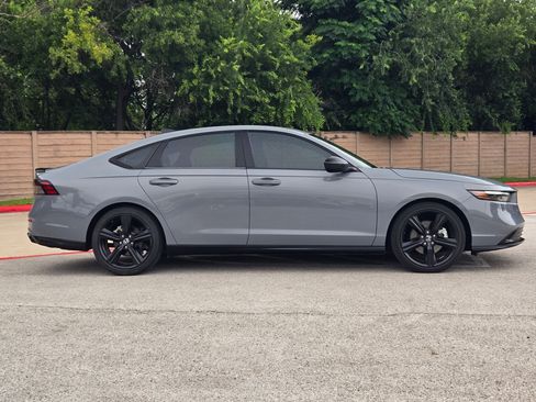 Used 2023 Honda Accord Sport image 2