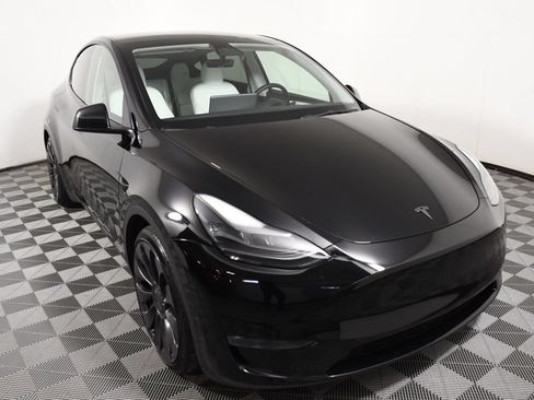 Used 2023 Tesla Model Y Performance AWD/4WD image 9