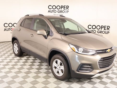 Used 2022 Chevrolet Trax LT w/ Driver Confidence Package AWD/4WD image 1