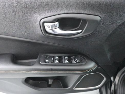 Used 2019 Jeep Compass Latitude image 9