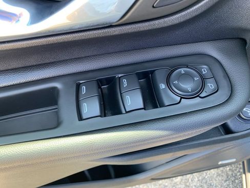 Used 2022 GMC Terrain SLT w/ Infotainment Package II AWD/4WD image 13