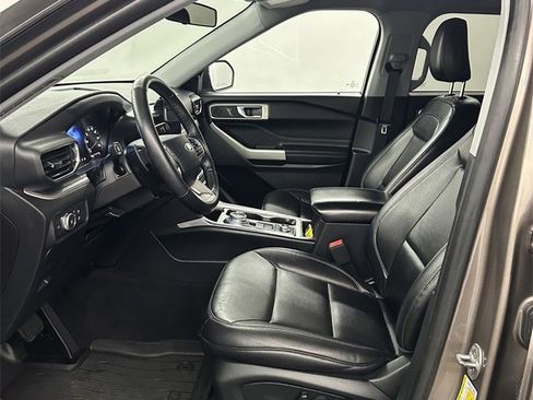 Used 2021 Ford Explorer XLT w/ Equipment Group 202A image 11