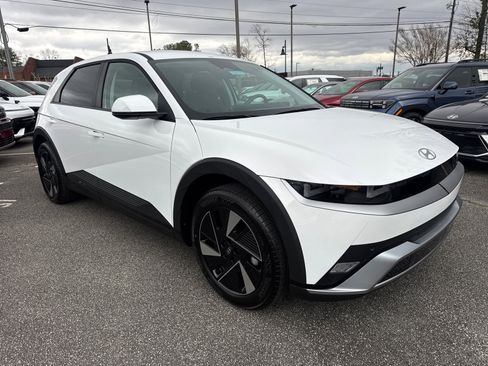 New 2025 Hyundai Ioniq 5 SE image 2