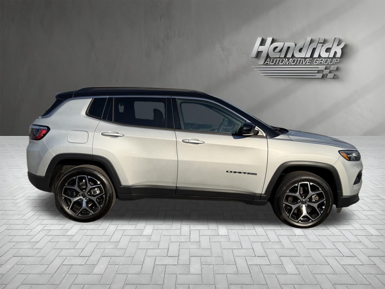 Used 2025 Jeep Compass Limited AWD/4WD image 10