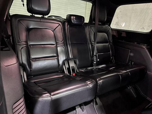 Used 2019 Lincoln Navigator Reserve AWD/4WD image 32