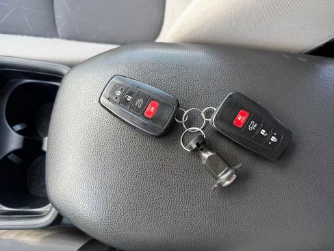 Used 2020 Toyota RAV4 XLE w/ Convenience Package AWD/4WD image 29