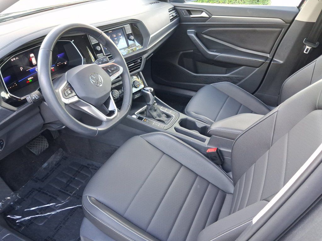 Used 2023 Volkswagen Jetta SE w/ Panoramic Sunroof Package FWD image 18