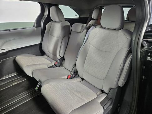 Used 2025 Toyota Sienna LE image 15